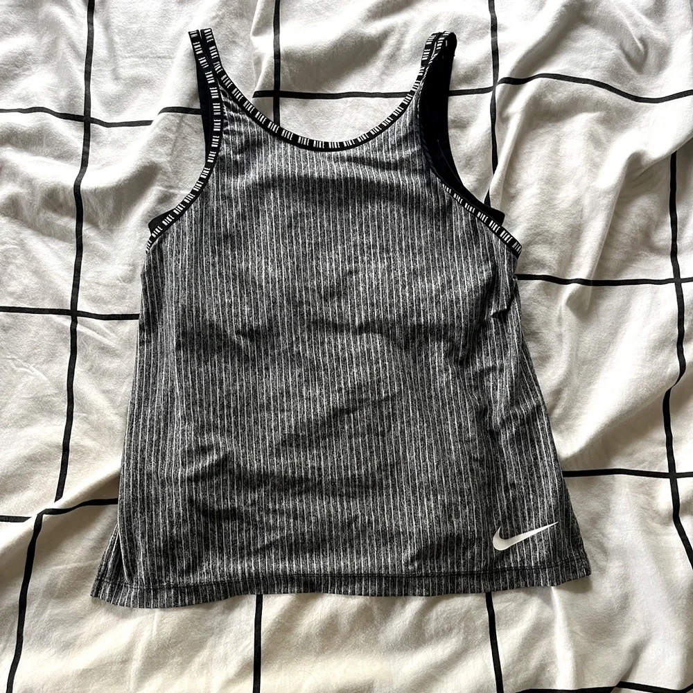 Womens Nike workout tank, with built in bra - Picture 1 of 3